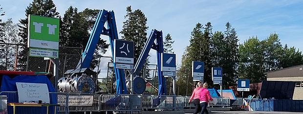 Skyltarna på återvinningscentralen, vänster sida