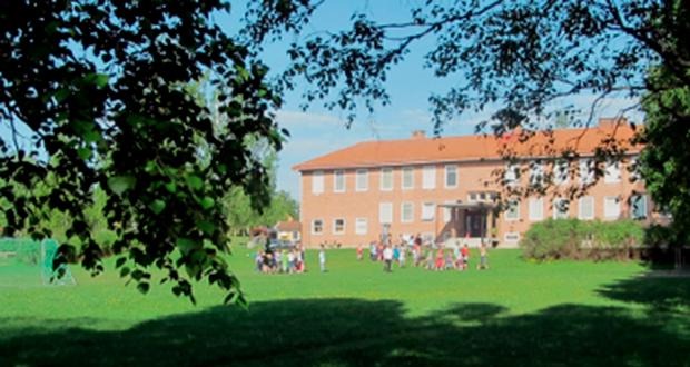 Ångsta skola utifrån