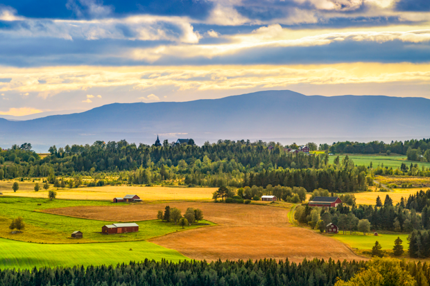 Vybild över Frösön med Oviksfjällen i bakgrunden.