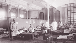 Svartvitt foto över sal med patienter som har spanska sjukan