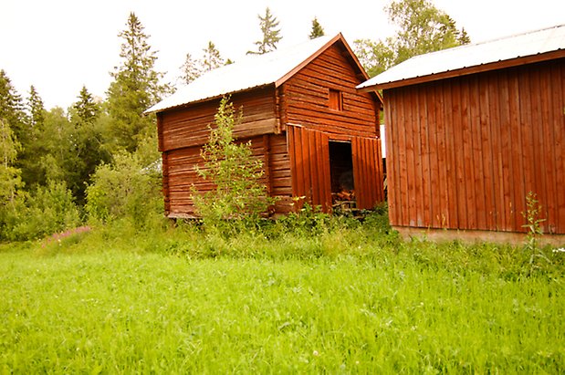 Fillsta 1:2.Rött, timrat härbre.