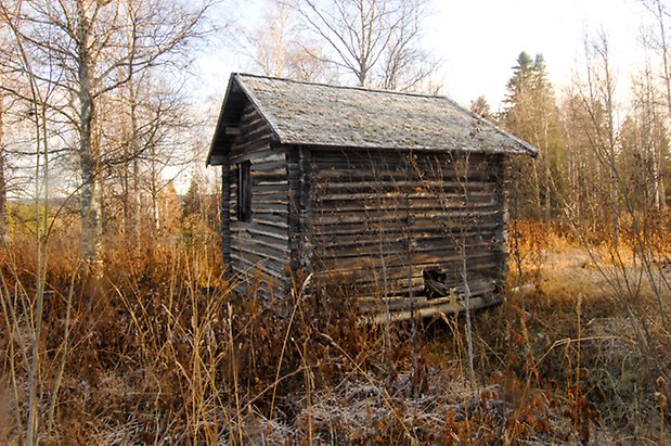 Lockne Prästbord 1:2. Timrat, grått härbre.