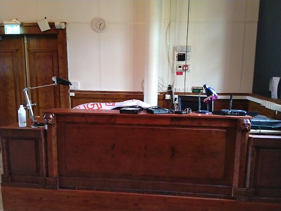 Mixerbåset har renoverat framsidan av domarskrivbordet till mixerplatsen.