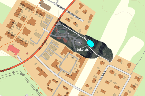 Karta över del av Fjällmon med multiarenan, Östersundshems funpark samt den planerade lekplatsen och gångvägen.