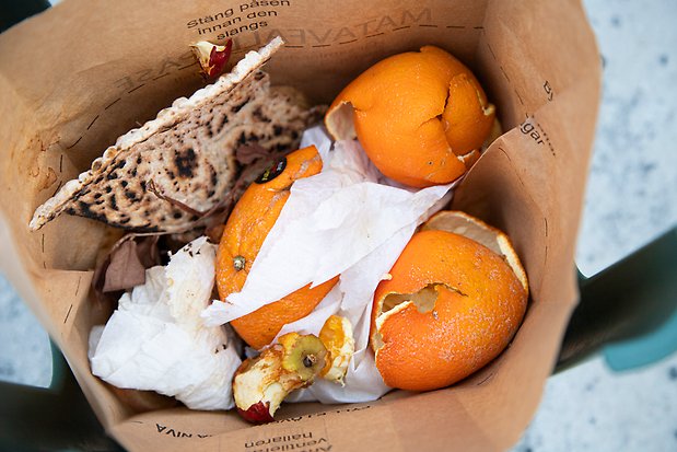 Matavfall i papperspåse